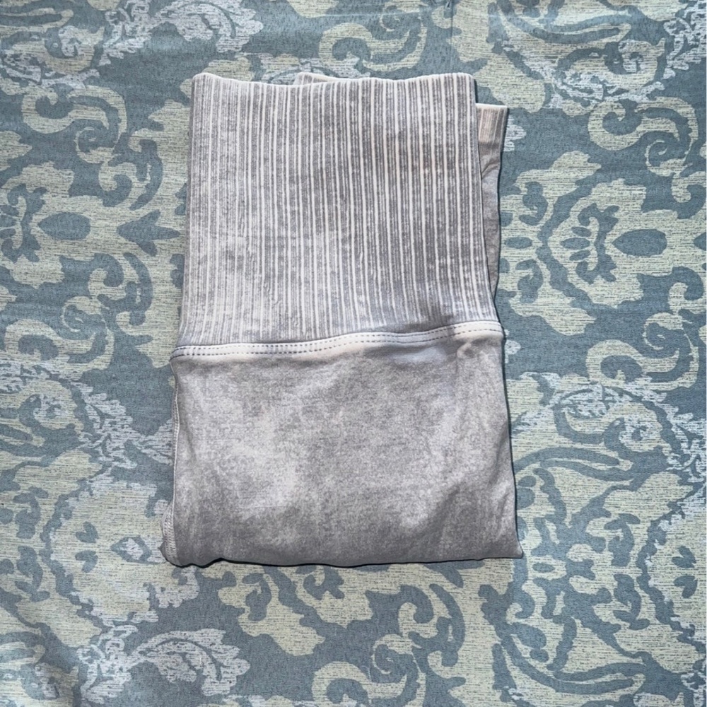 🍁SOLD🍁FP High -Rise 7/8 Length Good Karma Leggings Sz. Xs/s Color: Ice Grey - Picture 2 of 8